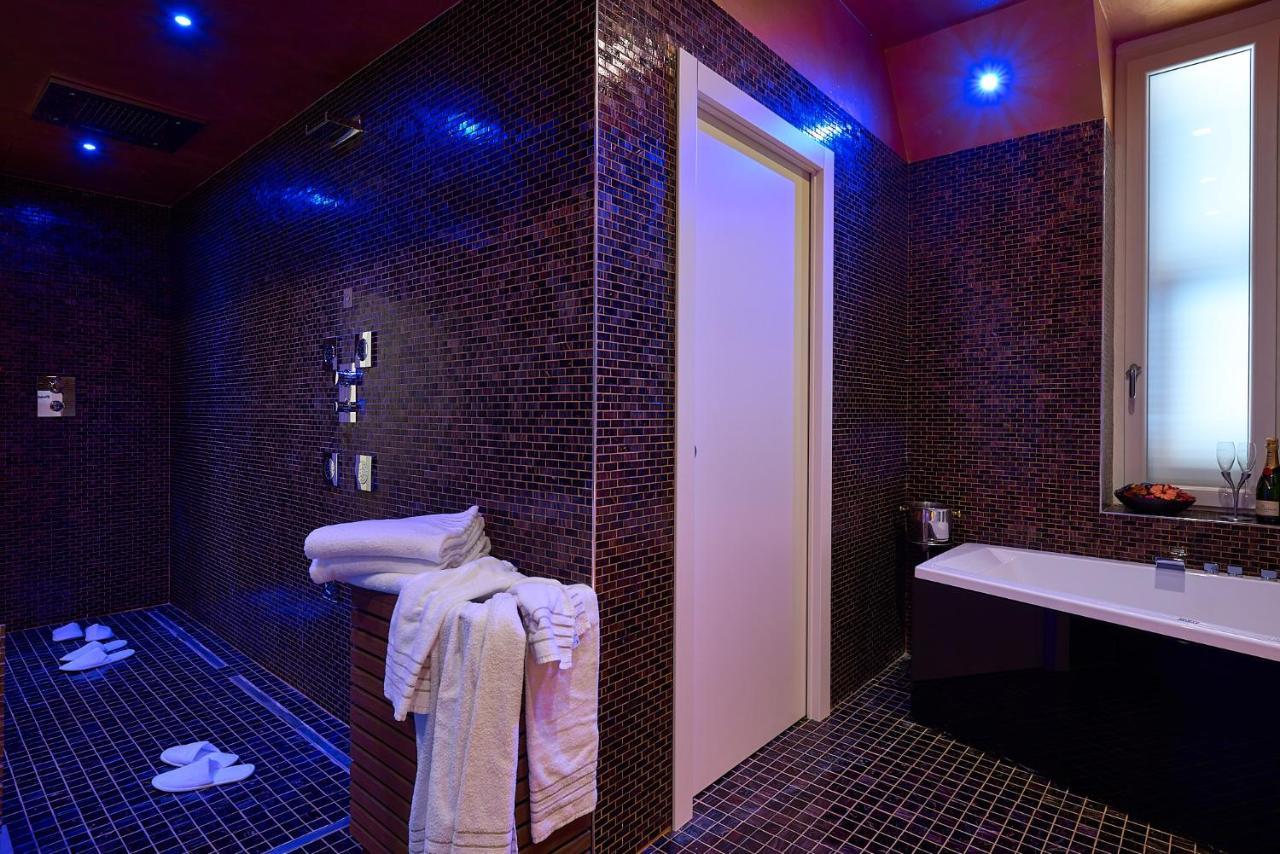 Ricaroka Hotel Альбенга Экстерьер фото