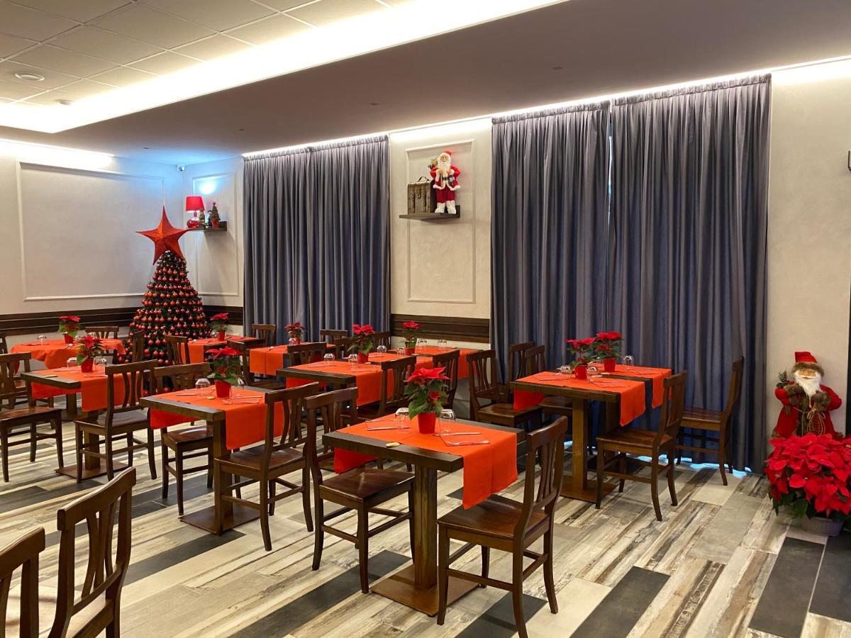Ricaroka Hotel Альбенга Экстерьер фото